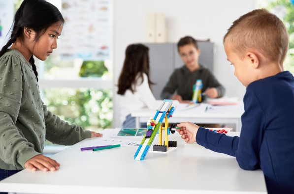 zestaw LEGO® Education BricQ Motion Essential to sposób na naukę przedmiotów przyrodniczych w szkole podstawowej